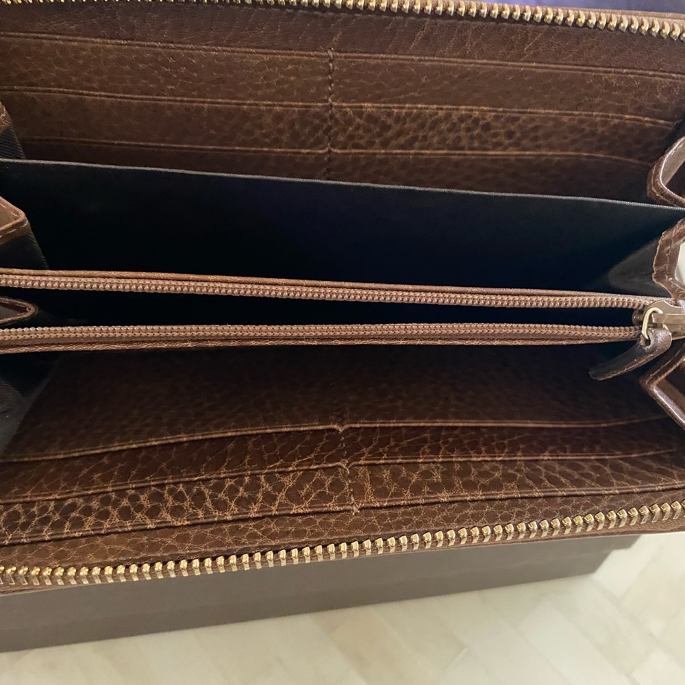 Authentic Gucci Wallet. Box, cards, tissue. Gorgeous! - Picture 5 of 7